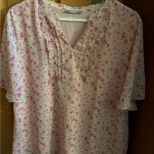 Floral Ruffle V-Neck Blouse in Light Pink